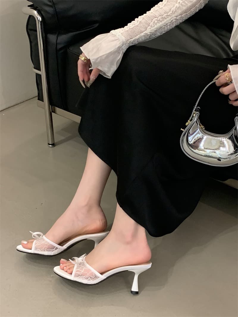 حذاء كعب قصير مزين بالدانتيل – صورة 2