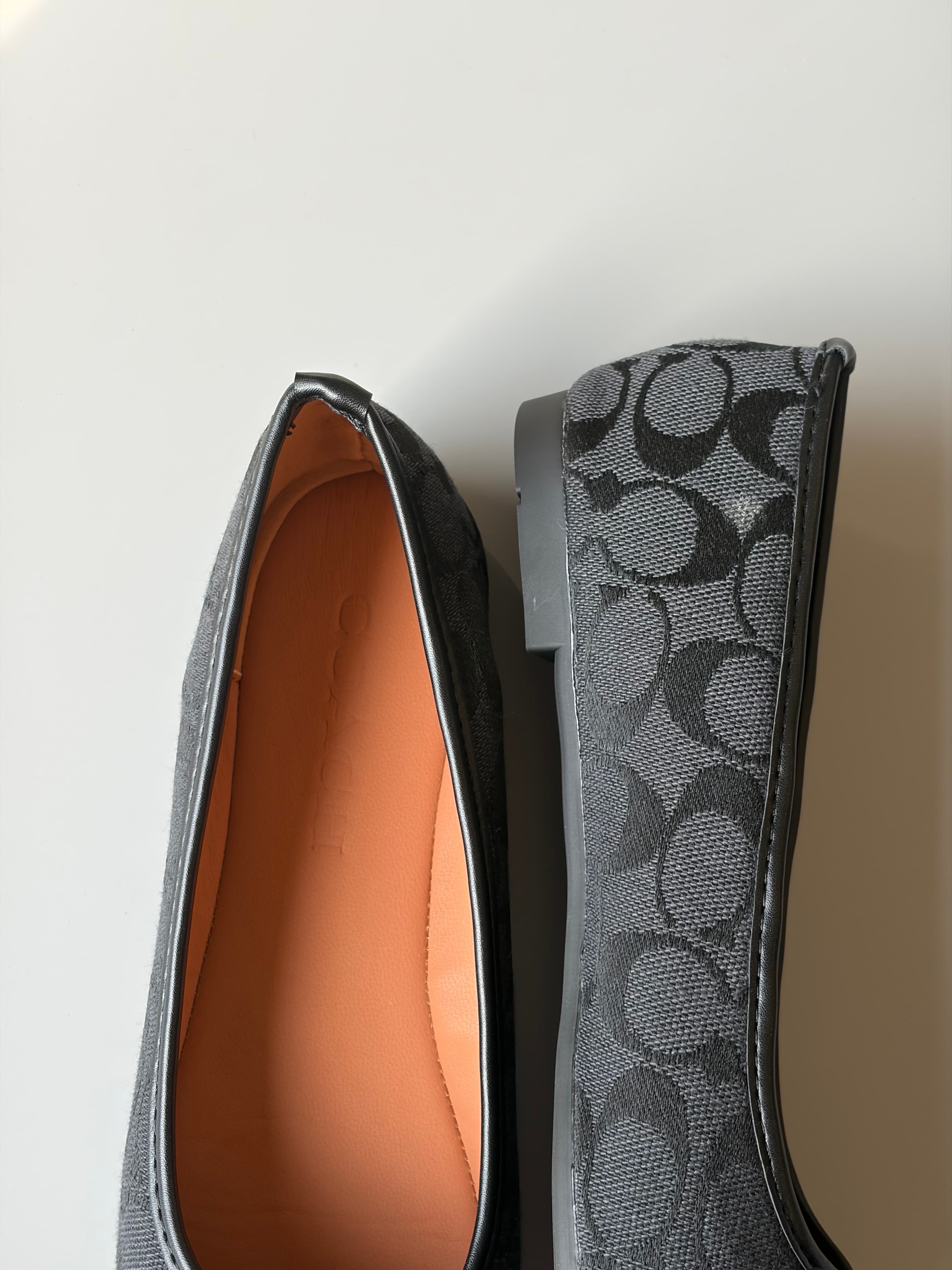 حذاء فلات Coach Signature بفيونكة – صورة 7