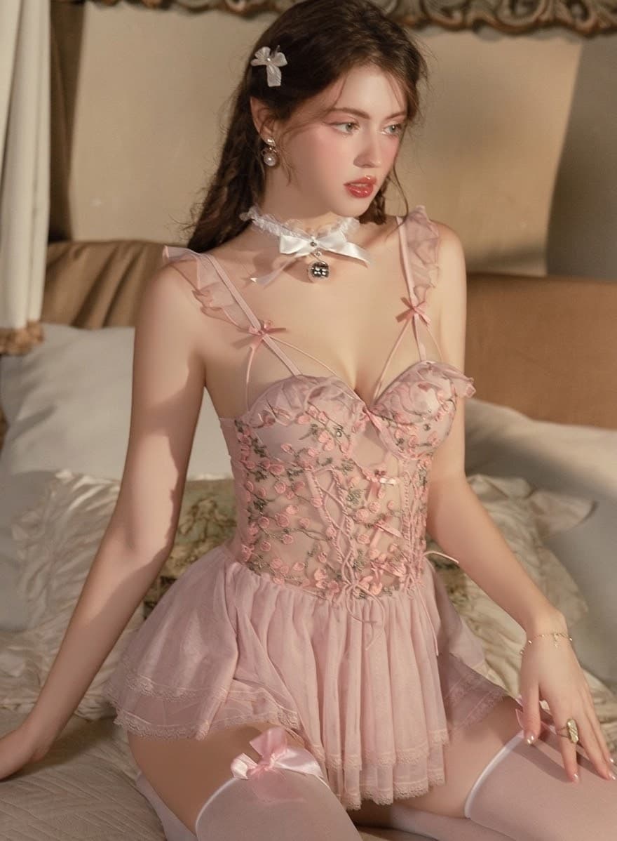 Embroidered Lace Nightgown – image 4